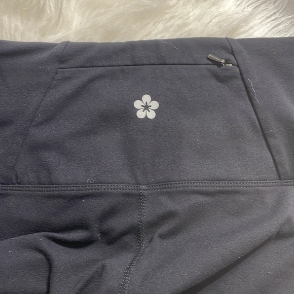 2 pairs of women’s tuff athletics capris  size small navy blue and black! - Picture 4 of 8